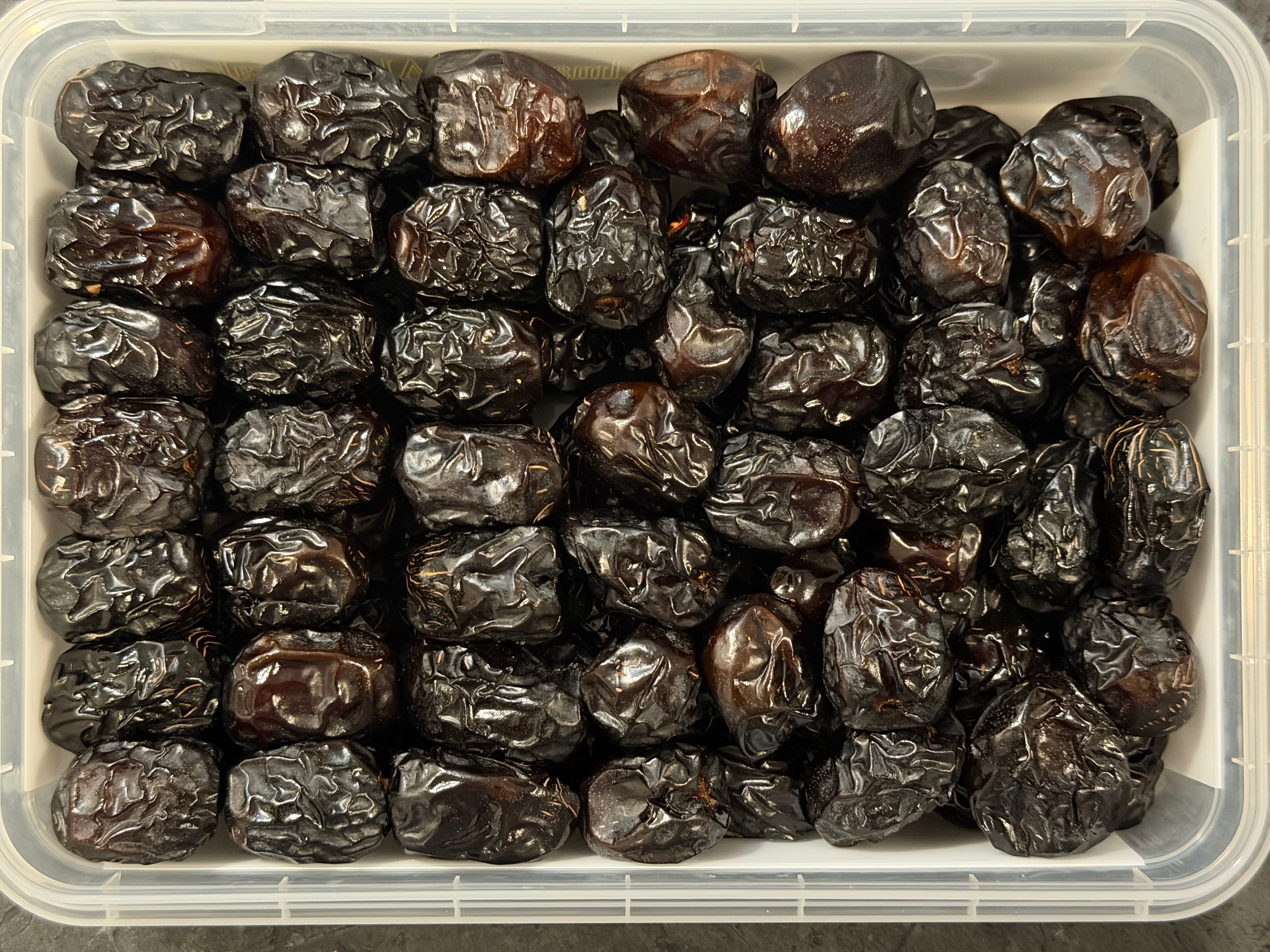 What Are Ajwa Dates? Benefits, How to Eat Them & Where to Buy in Toronto